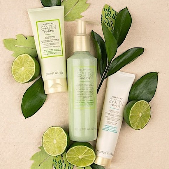 5 Pc Set Satin through the Snow Gift Set - Picture 5 of 9